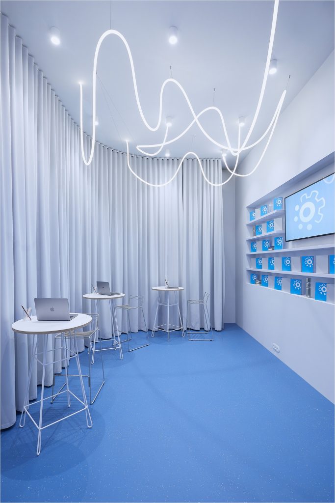 Prague:Slevomat show opening - shop